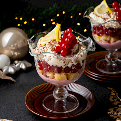 Citroen trifle met rode bessen