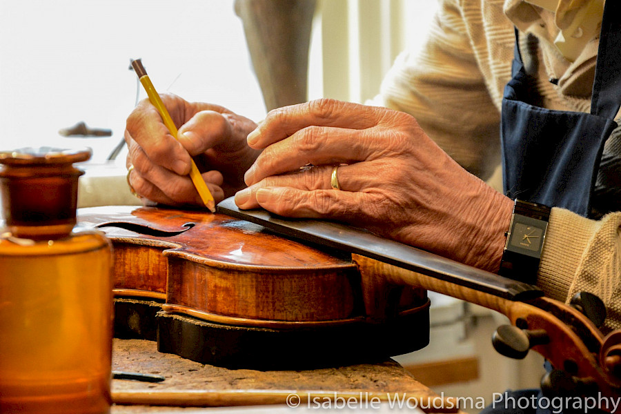 Maastrichtse vioolbouwers leveren aan basisschoolviolisten