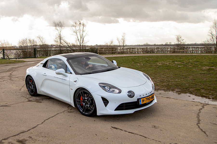 Autotest: op drift in een Alpine A110s