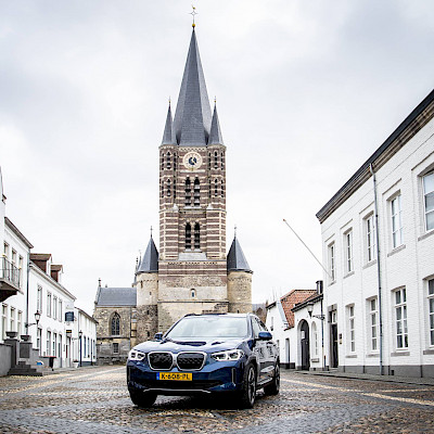 Autotest: iX3. Back to the future.