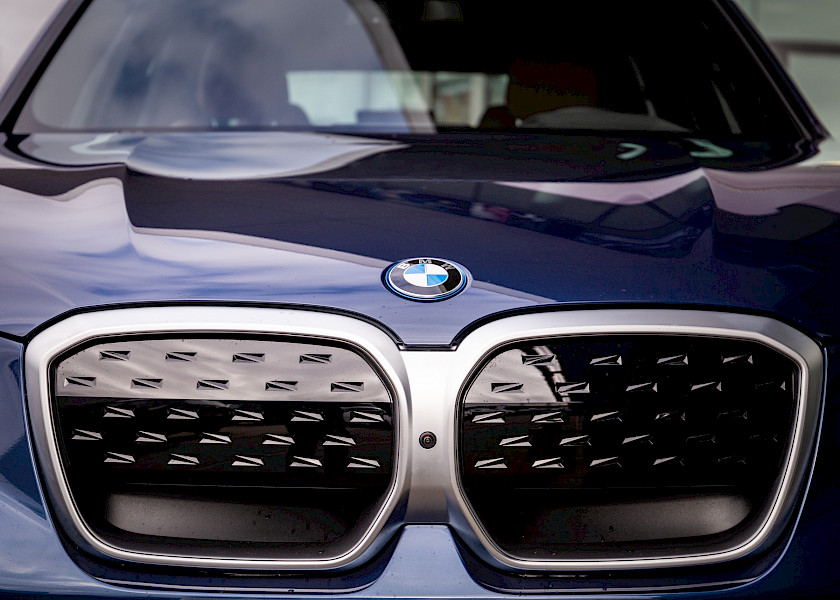 Autotest: iX3. Back to the future.