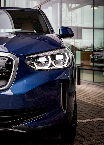 Autotest: iX3. Back to the future.