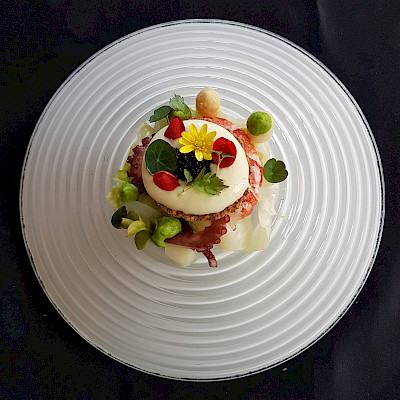 Limburgse asperges met kreeft, octopus en aardappellimoenschuim (restaurant Hoeve de Boogaard)