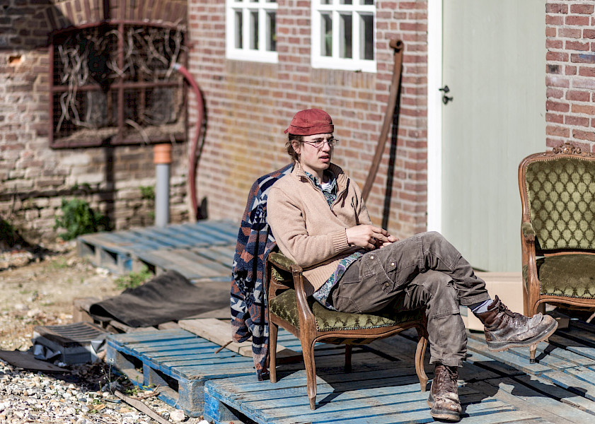 Floris Postmes zet het mes in het gewone leventje