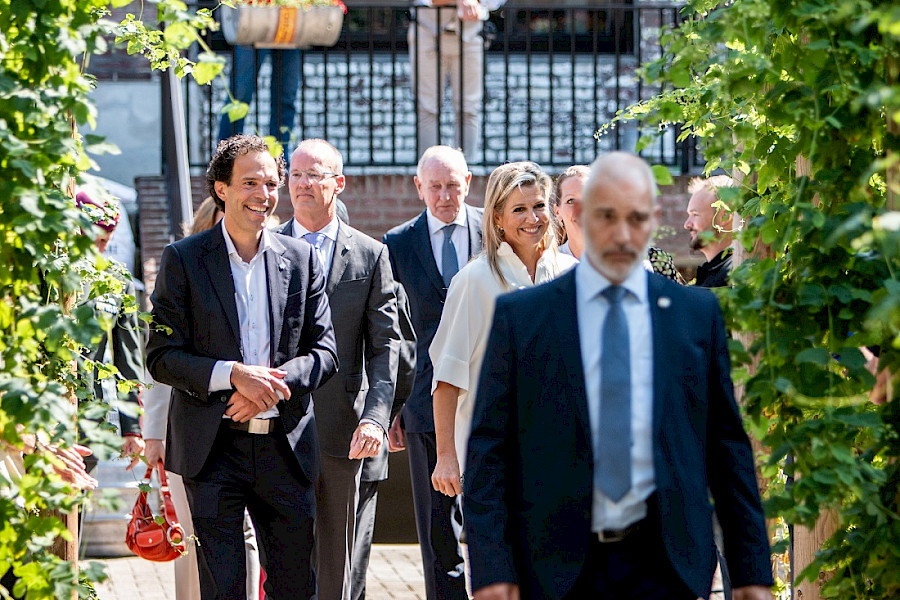 Koningin Máxima bezoekt Gulpener bierbrouwerij