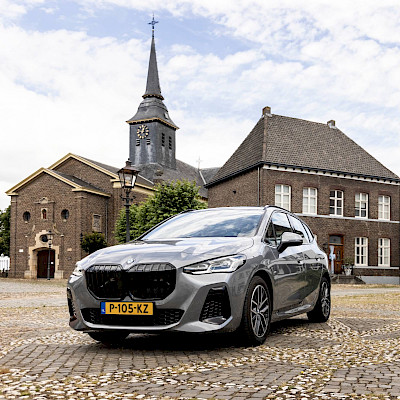 BMW 218I Active Tourer: Door op ingeslagen weg